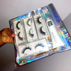 4 pairs of eyelashes with 2 Collagen eye mask with a hand lotion